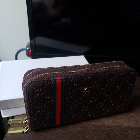 Gucci purse - Picture 1 of 6